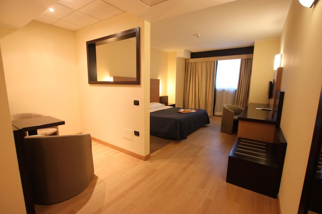 Golf Hotel Milano Opera Buitenkant foto